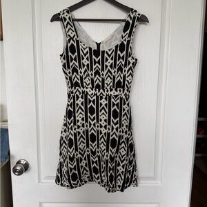 Black and White Patterned Dress with pockets